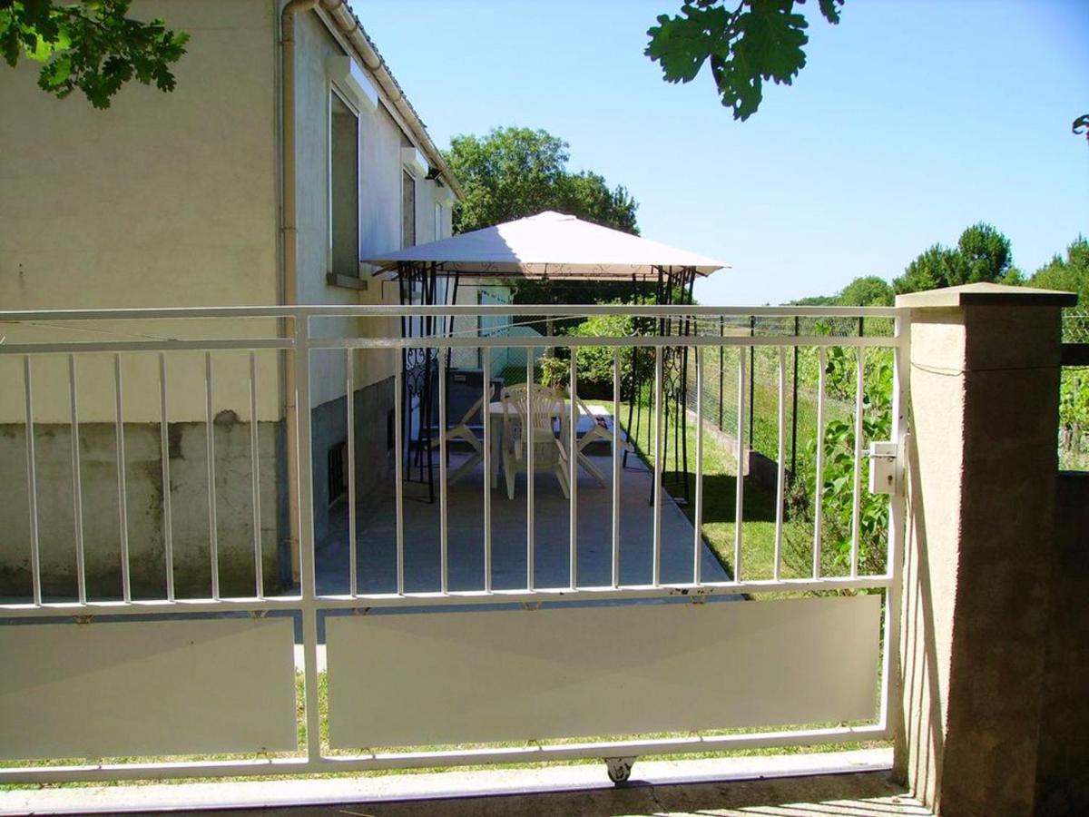 Appartement de 2 chambres avec jardin clos et wifi a Breuillet Breuillet  Extérieur photo