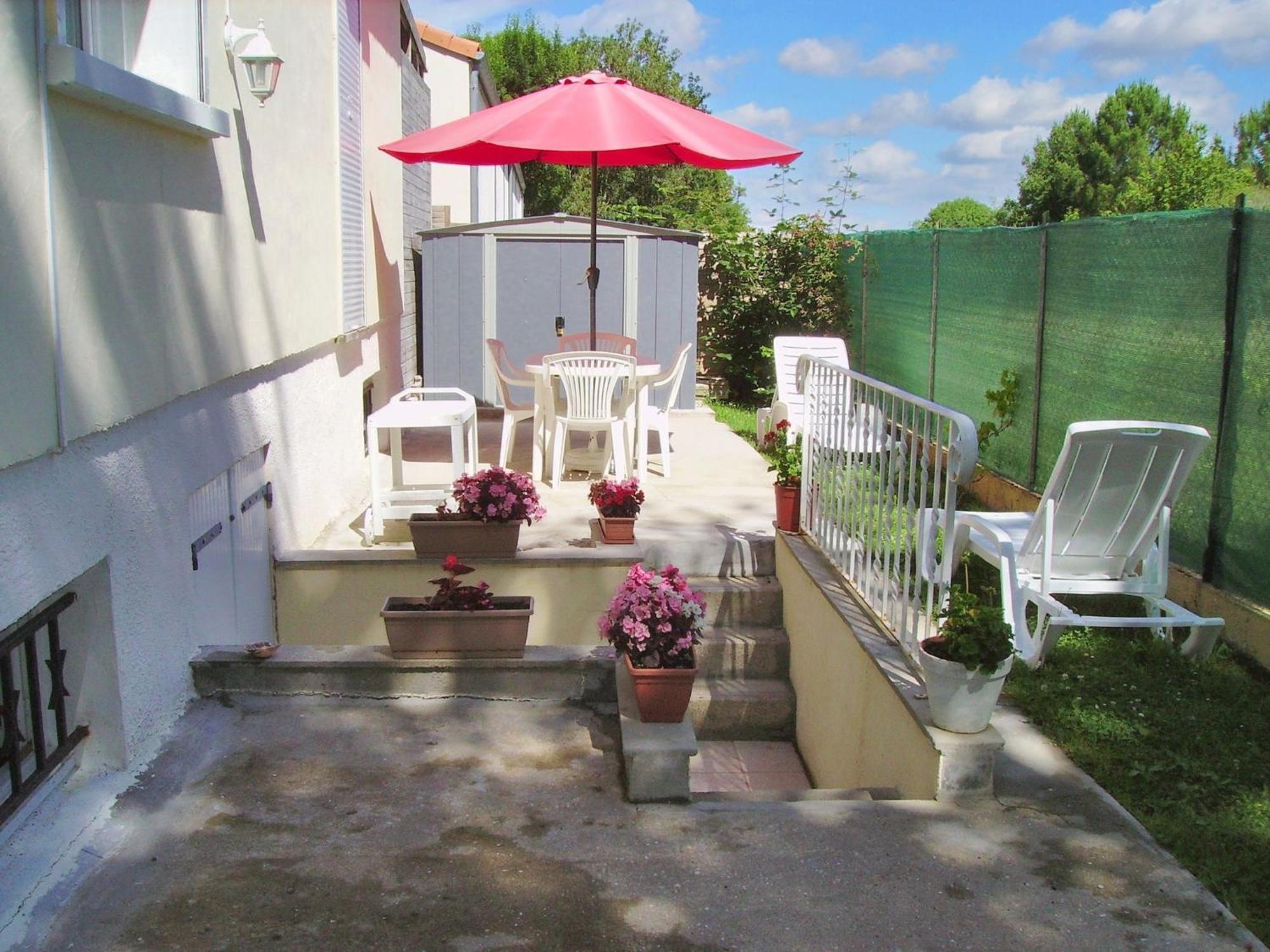 Appartement de 2 chambres avec jardin clos et wifi a Breuillet Breuillet  Extérieur photo